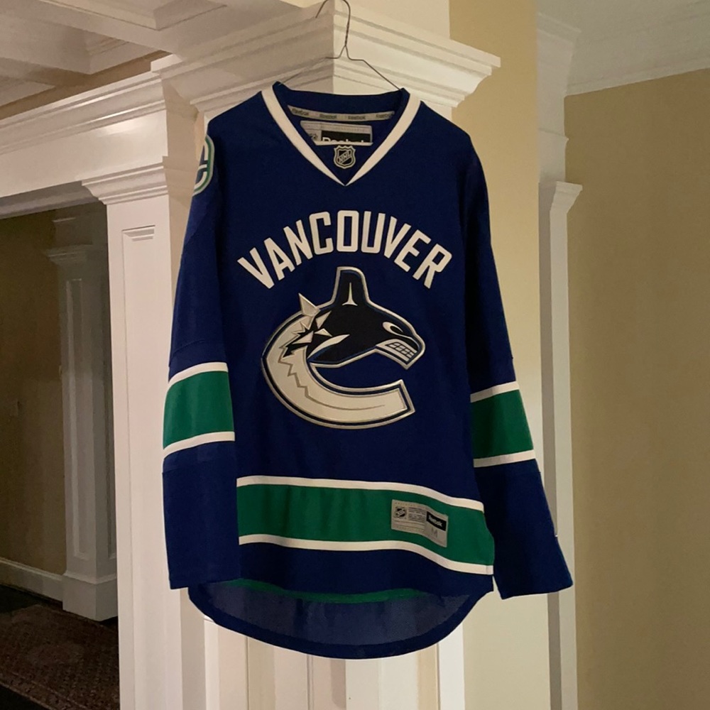 NWOT Vancouver Canucks Official Jersey Size Medium